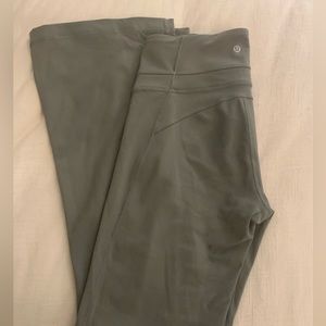 Lululemon Groove Pant Flare in Grey Sage - 8